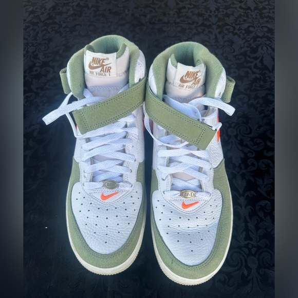 Nike Air Force 1 Mid QS
Jewel Oil Green size 10
DQ3505 100 - Picture 3 of 12
